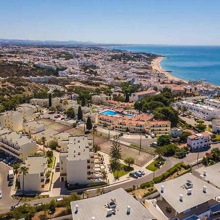 White And Terrace Apartment Albufeira